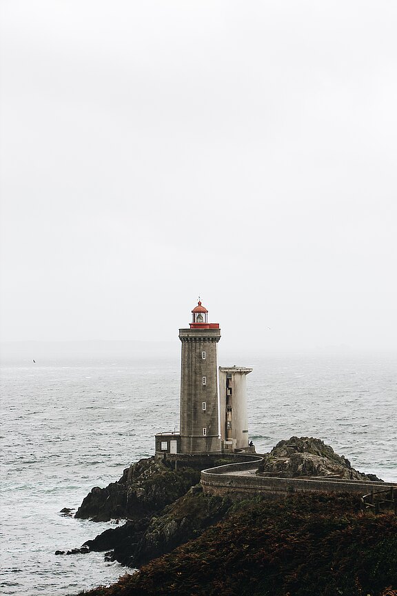 photo-of-lighthouse-on-seaside-during-daytime-3099153.jpg  